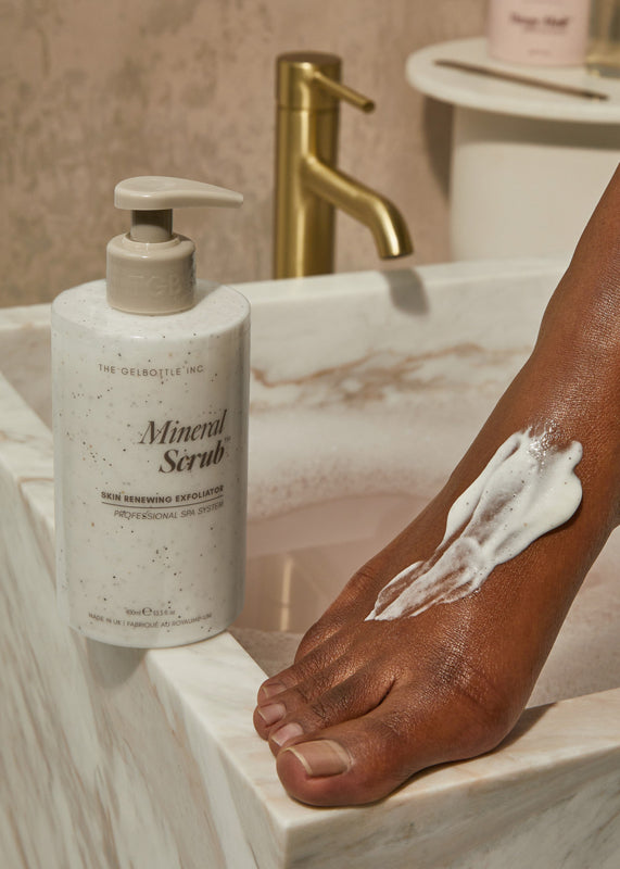The GelBottle SPA Mineral Scrub Zellregenerierendes Peeling
